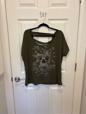 Torrid Women's Olive Green Skull & Floral Short Sleeve Top #1204